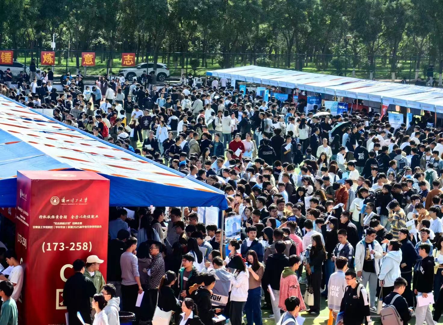 砥砺奋进的五年|就业指导服务中心：久久为功 全链融通  多维赋能学生高质量充分就业