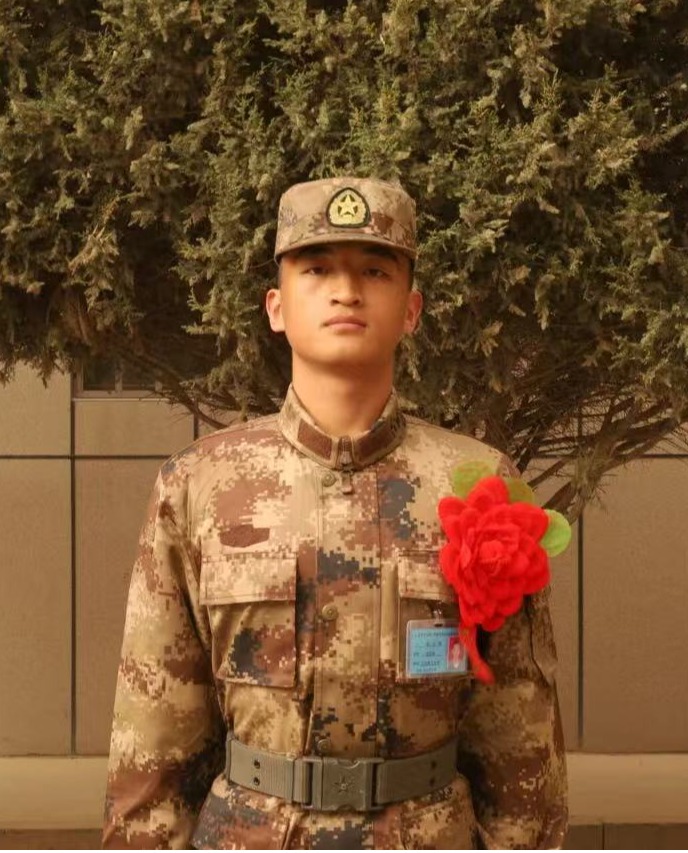 军营锤炼的热血，校园续写的荣光！7 项荣誉见证他 “退伍不褪色” 的青春